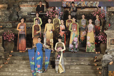 Lễ hội áo dài tại Festival Huế 2012