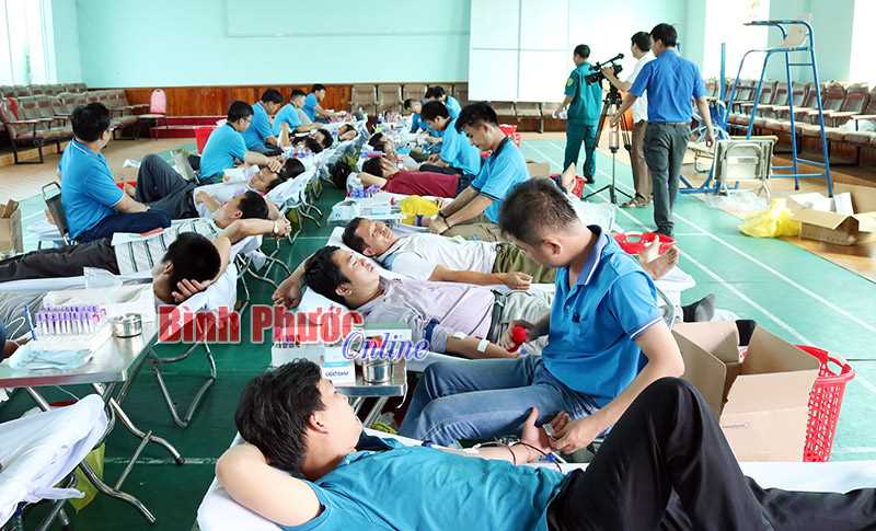 Phú Riềng thu 426 đơn vị máu tình nguyện Phú Riềng thu 426 đơn vị máu tình nguyện