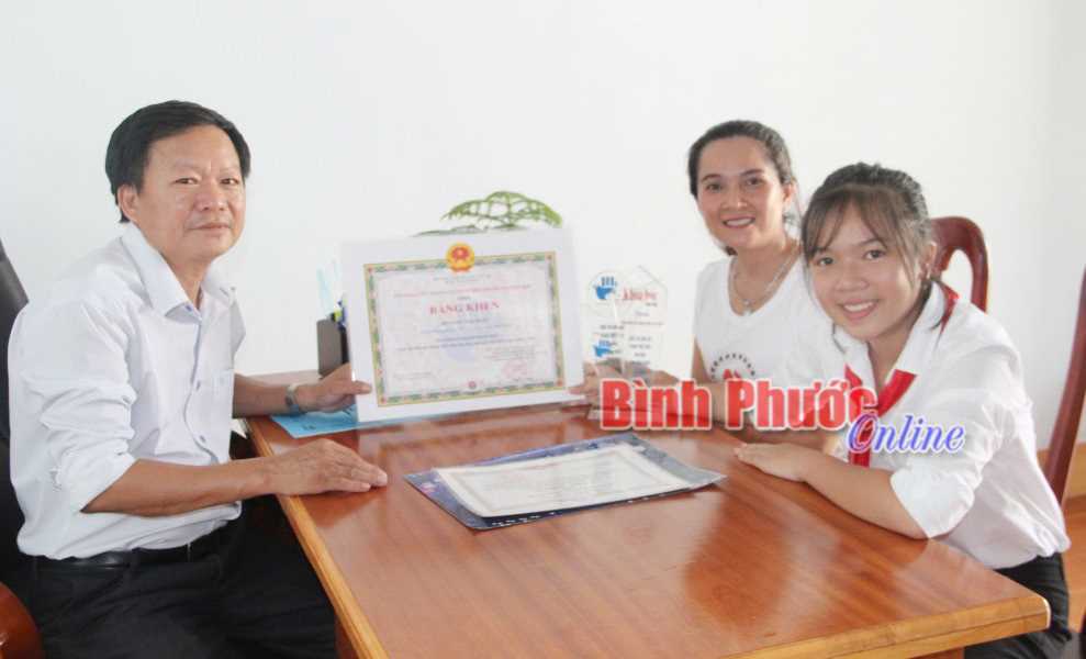 Sản phẩm “Rô bốt thu gom tóc” đoạt giải quốc gia Sản phẩm “Rô bốt thu gom tóc” đoạt giải quốc gia