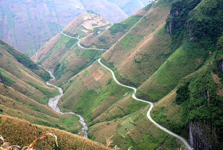 Khách đến Cao nguyên đá Đồng Văn tăng đột biến