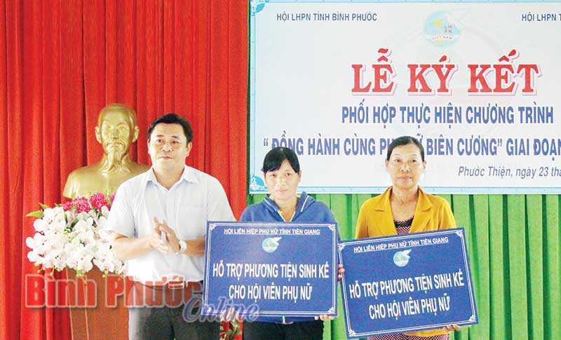 Chị Mông Thị Bền được hỗ trợ dê sinh sản Chị Mông Thị Bền được hỗ trợ dê sinh sản