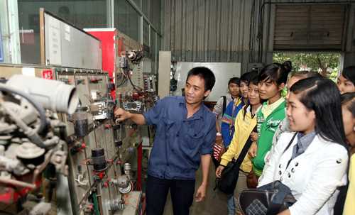 Đến 2020, 60% trường THPT gắn với hoạt động sản xuất, kinh doanh Đến 2020, 60% trường THPT gắn với hoạt động sản xuất, kinh doanh