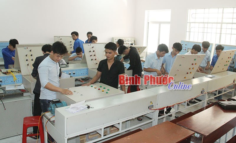 Phân luồng học sinh sau THCS: vì sao khó thực hiện? - Bài 1