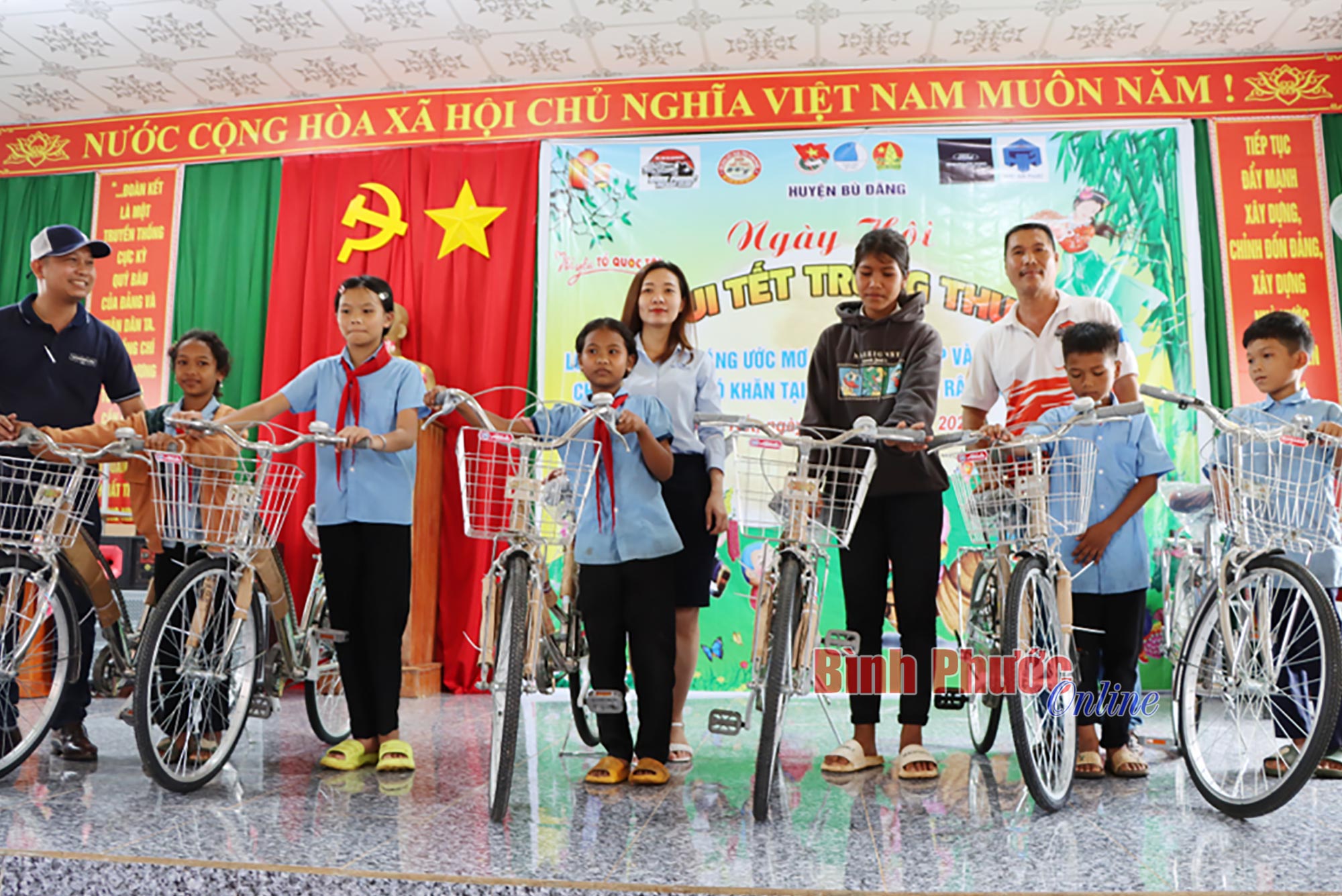 67334_trao_xe_dap_14525728_20140128092023.jpg