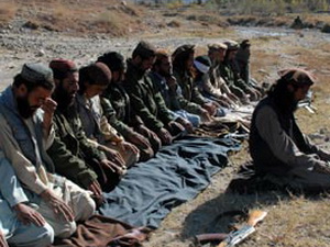 Hơn 110 tay súng Taliban tại Afghanistan ra đầu thú Hơn 110 tay súng Taliban tại Afghanistan ra đầu thú