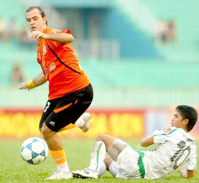 Khai mạc giải hạng nhất 2011: Sài Gòn Xuân Thành thắng đậm