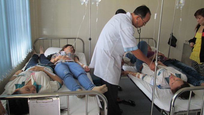 Hơn 40 công nhân ngộ độc do... ăn trưa trễ Hơn 40 công nhân ngộ độc do... ăn trưa trễ