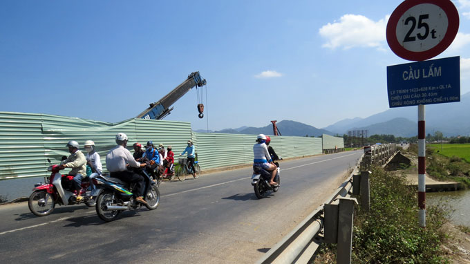 Truy tìm kẻ rạch quần nữ sinh, 1 công an bị tai nạn tử vong Truy tìm kẻ rạch quần nữ sinh, 1 công an bị tai nạn tử vong