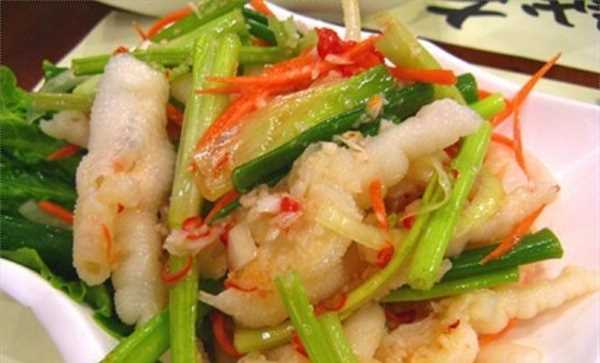 Đổi món với nộm chân gà pha lê