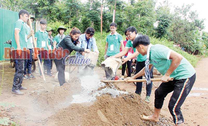 Thắp sáng đường thôn Bù Gia Mập