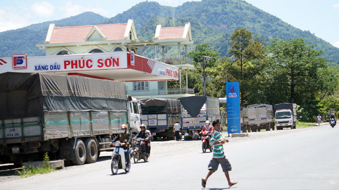 “Vỡ” trạm cân Đạ Huoai, hơn 400 xe quá tải tháo chạy “Vỡ” trạm cân Đạ Huoai, hơn 400 xe quá tải tháo chạy