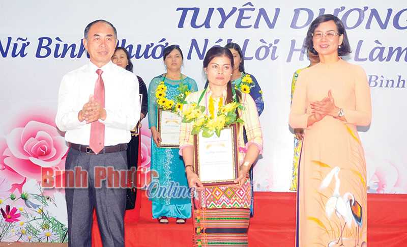 Chị Điểu Thị Trang nói lời hay, làm việc tốt Chị Điểu Thị Trang nói lời hay, làm việc tốt
