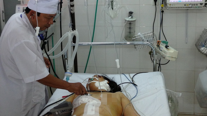 Mổ khẩn cấp cứu bà cụ 73 tuổi bị gan lọt vào lồng ngực Mổ khẩn cấp cứu bà cụ 73 tuổi bị gan lọt vào lồng ngực