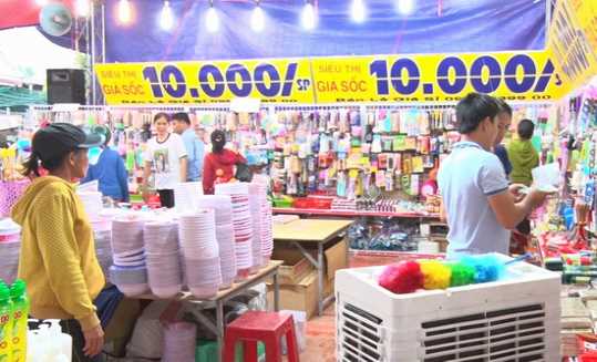 79,8 tỷ đồng thu từ các phiên chợ đưa hàng Việt về nông thôn 79,8 tỷ đồng thu từ các phiên chợ đưa hàng Việt về nông thôn