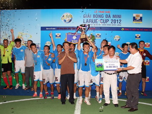 Đội Vietnam Airlines vô địch giải bóng đá Larue Cup Đội Vietnam Airlines vô địch giải bóng đá Larue Cup