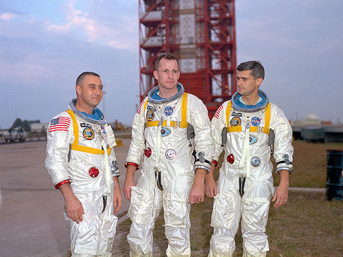 800px-apollo1-crew-01-8832-141464447230102014050914.jpg