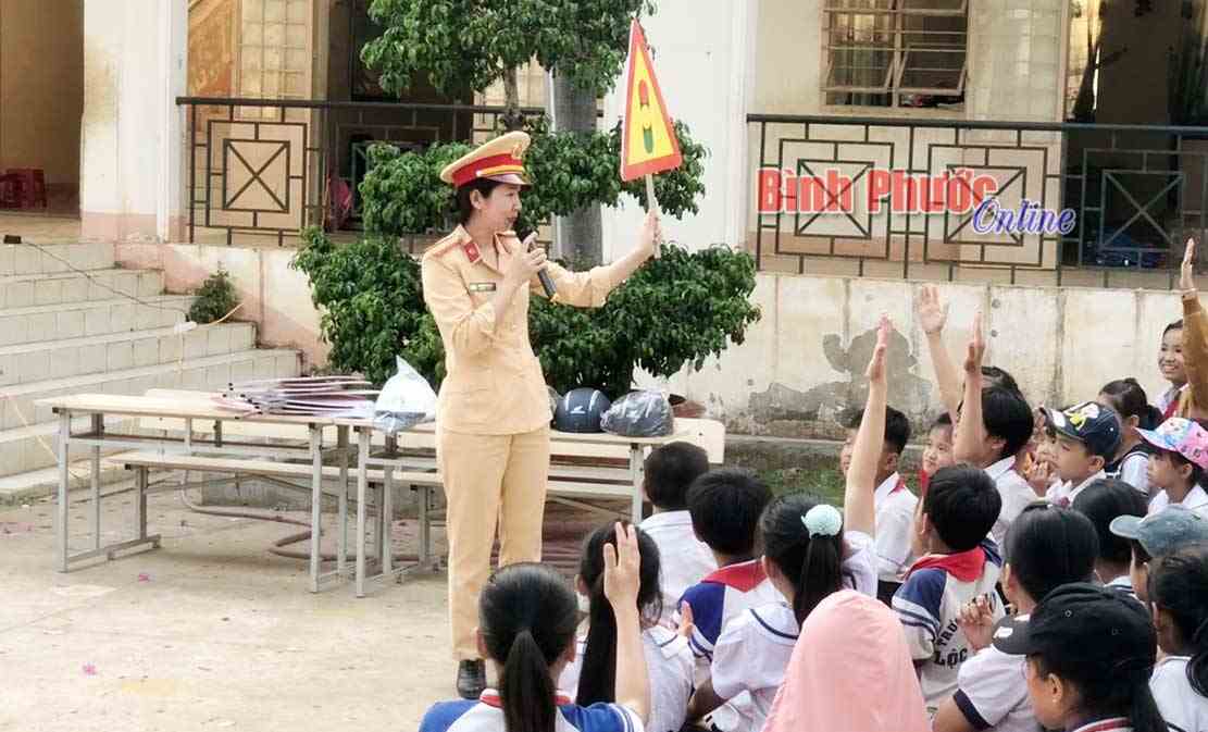 Đổi mới cách tuyên truyền về pháp luật giao thông Đổi mới cách tuyên truyền về pháp luật giao thông