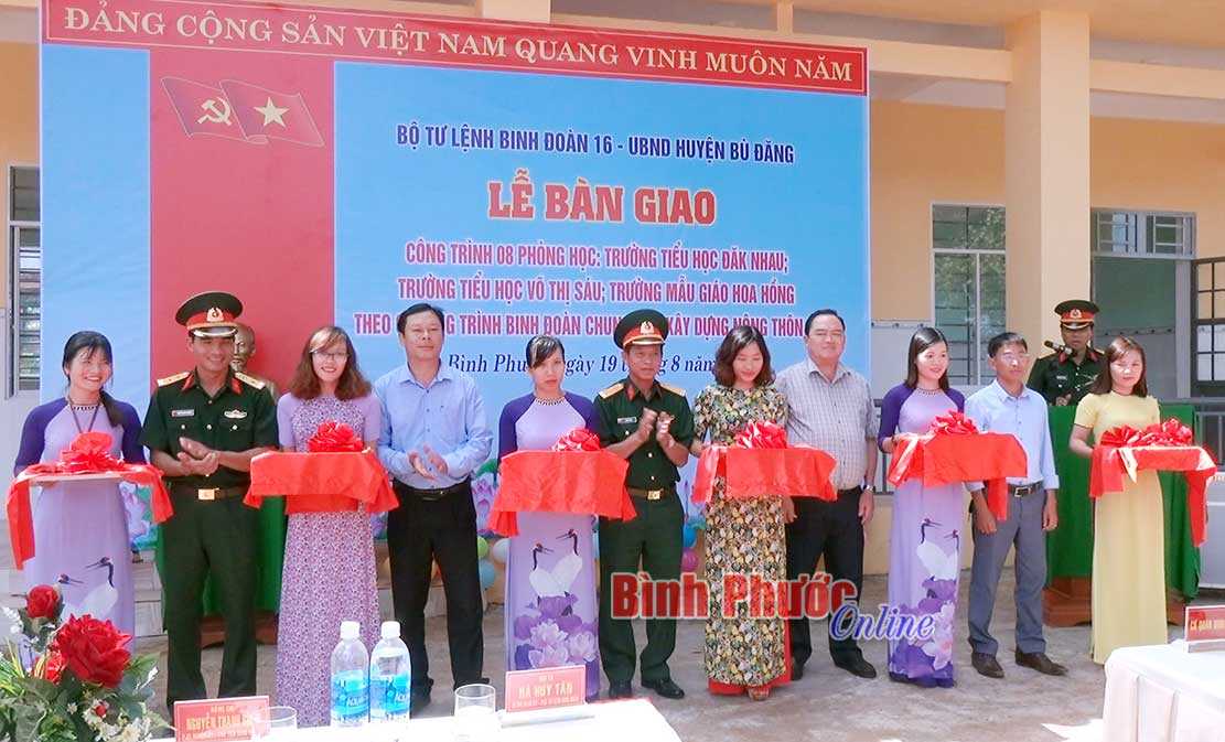 Bàn giao 8 phòng học tại Bù Đăng