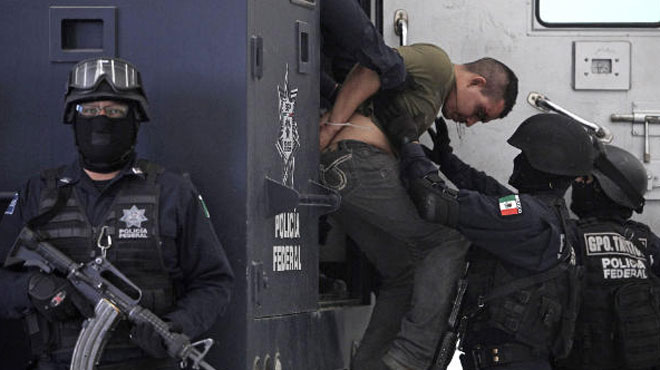 Mexico: phát hiện 16 thi thể trong xe tải Mexico: phát hiện 16 thi thể trong xe tải