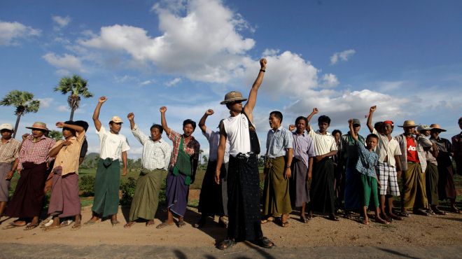 Dân Myanmar biểu tình phản đối dự án mỏ đồng TQ Dân Myanmar biểu tình phản đối dự án mỏ đồng TQ