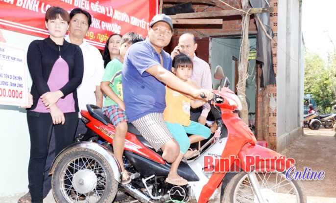 Hỗ trợ xe gắn máy ba bánh cho người khuyết tật