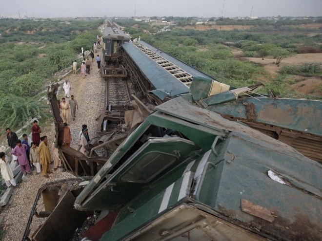Pakistan: tàu hỏa đâm nhau, 2 người chết, 100 bị thương Pakistan: tàu hỏa đâm nhau, 2 người chết, 100 bị thương