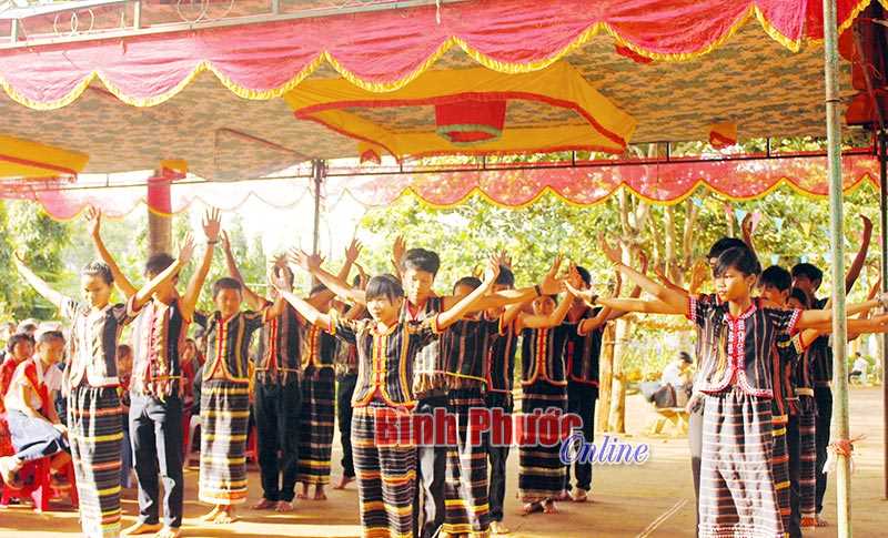 Phổ thông DTNT THCS Lộc Ninh nhân rộng “Nuôi heo đất” Phổ thông DTNT THCS Lộc Ninh nhân rộng “Nuôi heo đất”