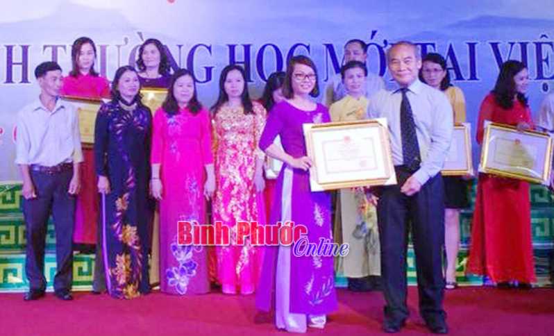 “Học sinh là hơi thở, là cuộc sống của tôi!” “Học sinh là hơi thở, là cuộc sống của tôi!”
