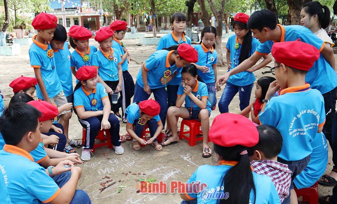 Trải nghiệm cùng Câu lạc bộ kỹ năng “Chiến sĩ nhỏ” Trải nghiệm cùng Câu lạc bộ kỹ năng “Chiến sĩ nhỏ”