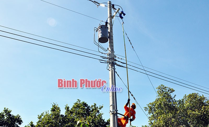 Dự án cấp điện nông thôn giai đoạn 2013-2020: Chậm vì sao? Dự án cấp điện nông thôn giai đoạn 2013-2020: Chậm vì sao?