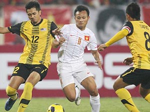 Trọng Hoàng "nổ súng," Việt Nam đánh bại Malaysia
