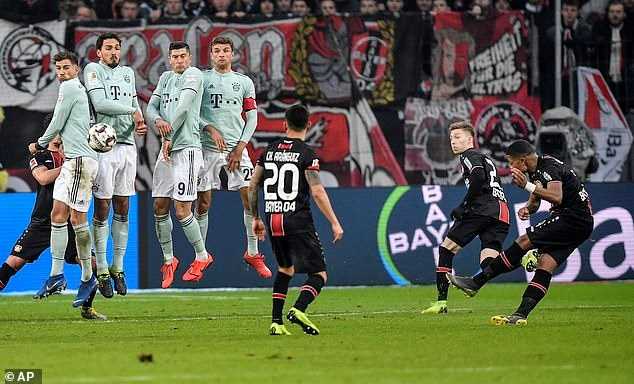 Bundesliga: Bayern Munich đứt mạch thắng, mất vị trí thứ 2