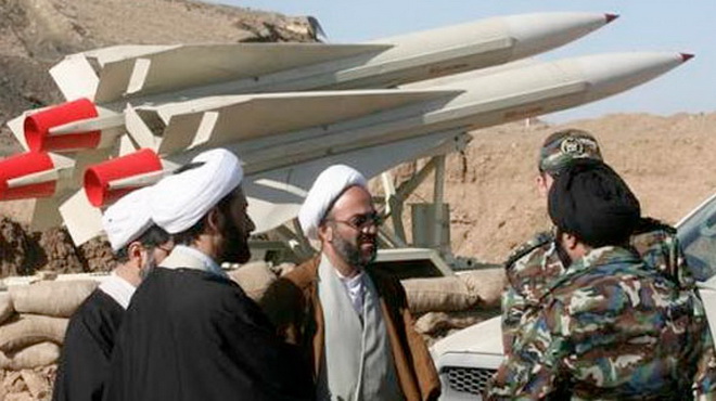 Iran ra mắt hệ thống tên lửa và pháo mới Iran ra mắt hệ thống tên lửa và pháo mới