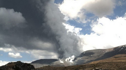 New Zealand: núi lửa Tongariro lại “tỉnh giấc” New Zealand: núi lửa Tongariro lại “tỉnh giấc”