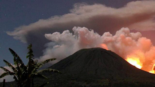 Indonesia: Núi lửa Lokon "thức giấc" Indonesia: Núi lửa Lokon "thức giấc"