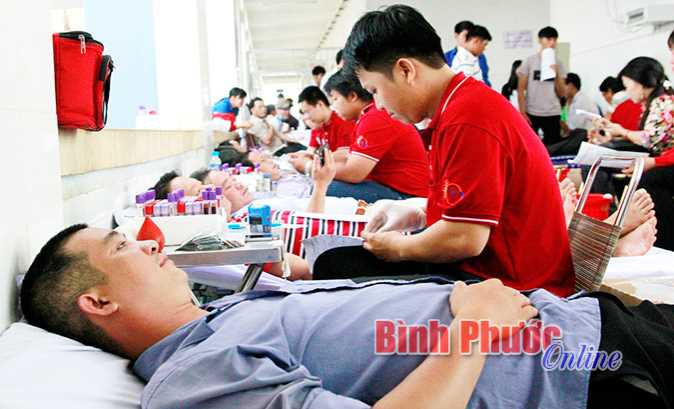 Thu 275 đơn vị máu tình nguyện đợt 1-2017