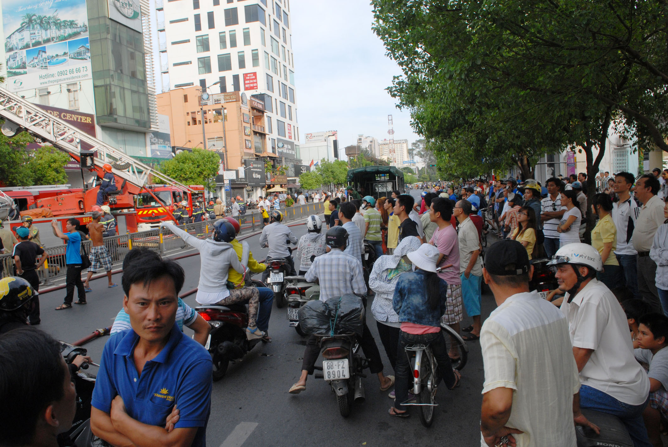 Chay-lon-quan-Bar-5.JPG