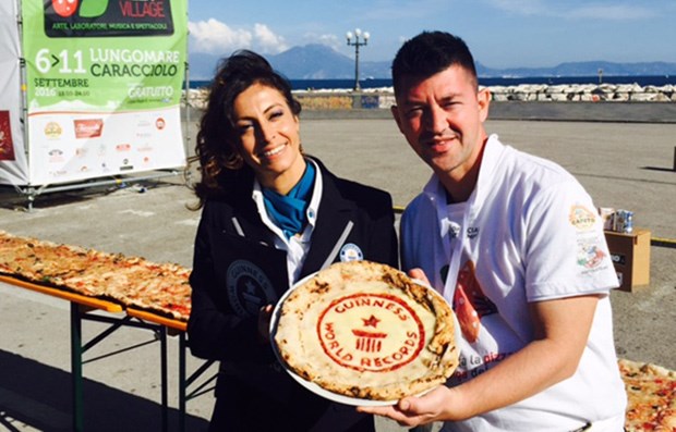 GWRlongestpizzanaplesstory_tcm25429676.jpg