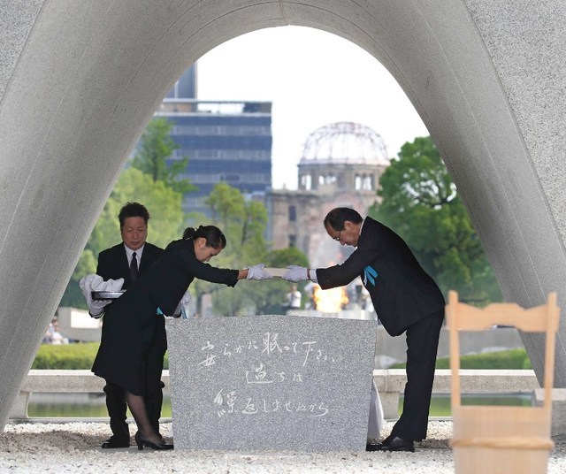 Hiroshima_bomb.jpg