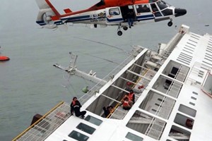 Sewol_ferry_rescue.jpg