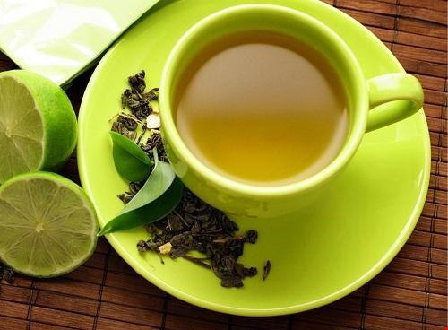 Uong-nuoc-tra-chanh-tuoi-chong-ung-thu-2.jpg