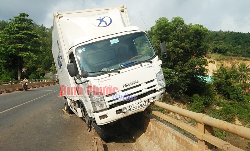 Xe tải leo thành cầu 38 Xe tải leo thành cầu 38