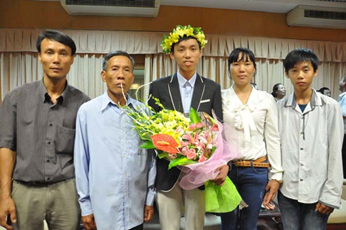 Bố mẹ phụ hồ, con HCV Olympic Toán quốc tế Bố mẹ phụ hồ, con HCV Olympic Toán quốc tế