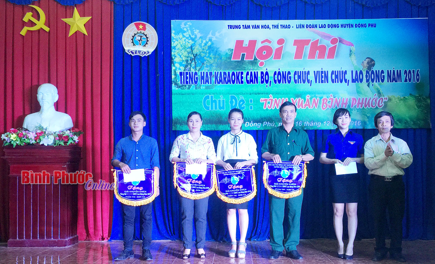 Đồng Phú: 150 thí sinh tham gia hội thi tiếng hát karaoke Đồng Phú: 150 thí sinh tham gia hội thi tiếng hát karaoke