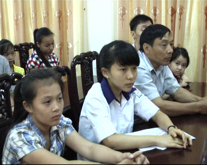 Bình Phước biểu dương các gia đình sinh con một bề là gái Bình Phước biểu dương các gia đình sinh con một bề là gái