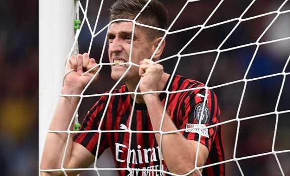 Kết quả bóng đá: AC Milan chỉ hơn nhóm 'cầm đèn đỏ' đúng 1 điểm
