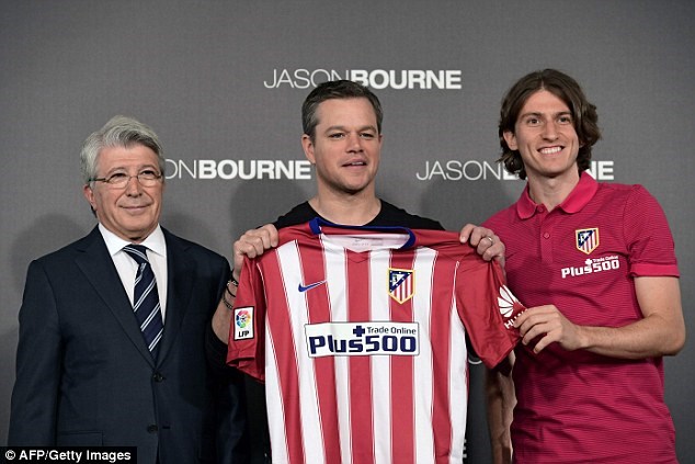 Atletico ký hợp đồng "bom tấn" với siêu điệp viên Jason Bourne