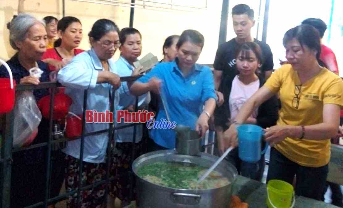 Tấm lòng của nữ điều dưỡng Tấm lòng của nữ điều dưỡng