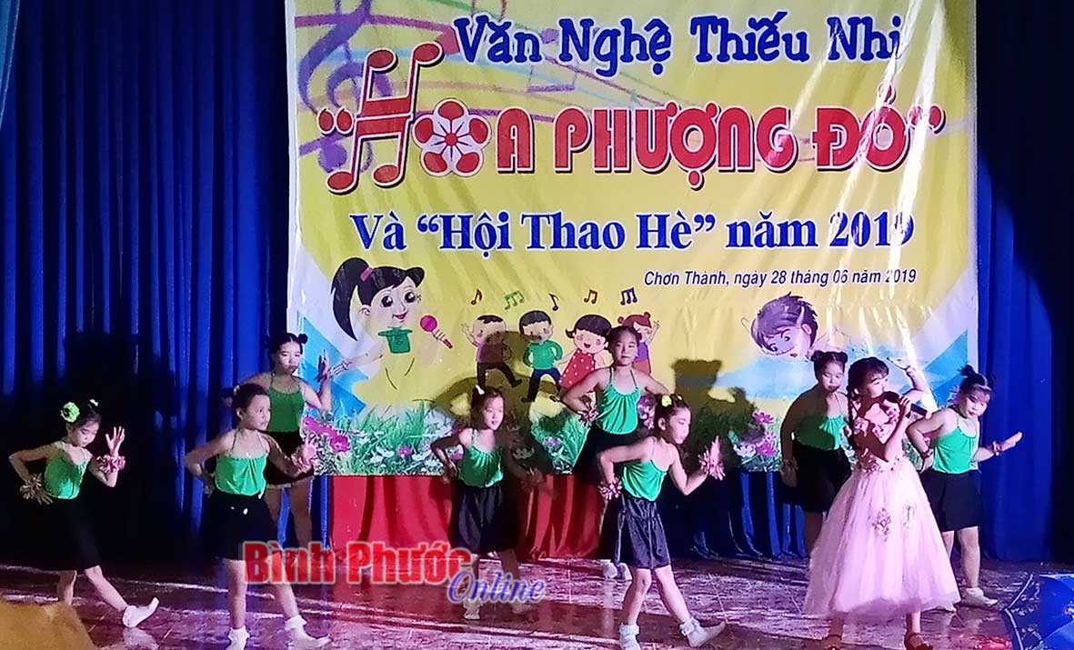 Liên hoan “Tiếng hát hoa phượng đỏ” và hội thao hè
