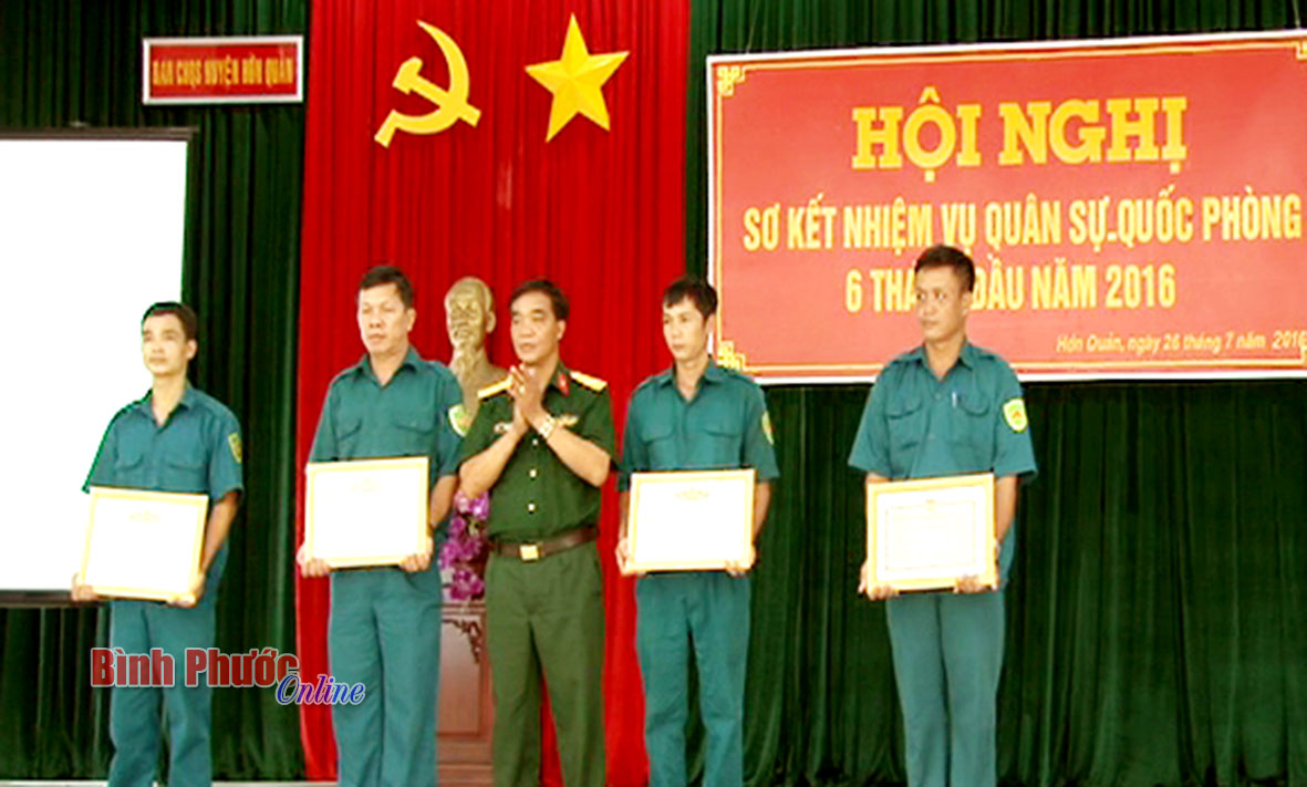 Hớn Quản và Lộc Ninh sơ kết nhiệm vụ quân sự - quốc phòng 6 tháng đầu năm Hớn Quản và Lộc Ninh sơ kết nhiệm vụ quân sự - quốc phòng 6 tháng đầu năm